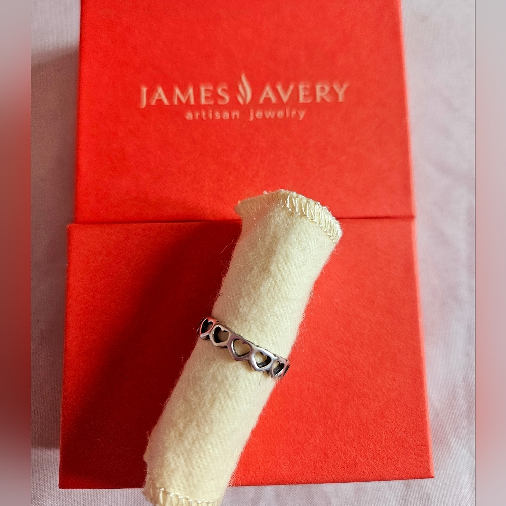 James Avery Tiny Hearts Band Sterling Silver Ring Size 5.5 ✨️